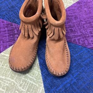 Minnetonka size 8